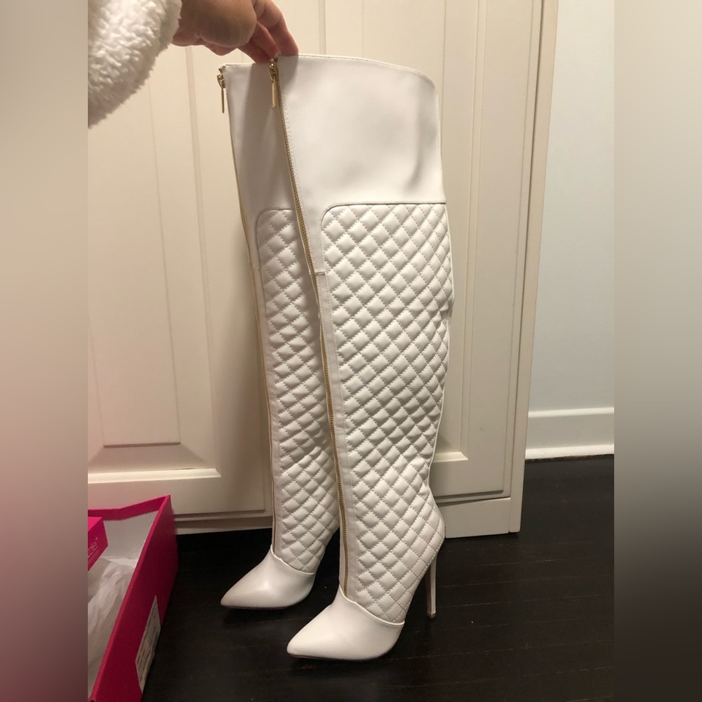 Shoe dazzle Dionna quilted stiletto White over the knee boots